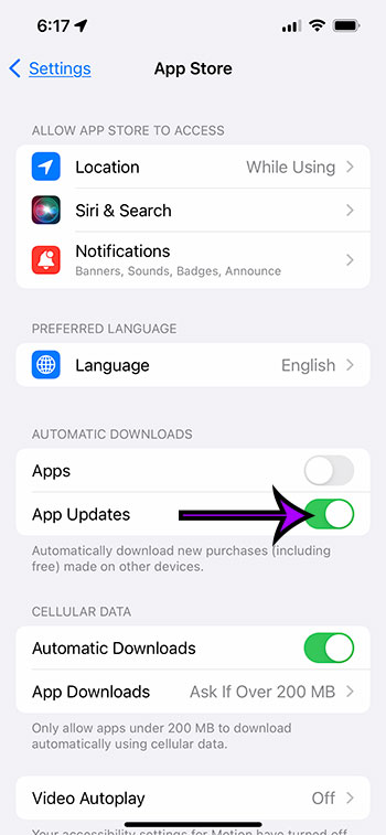 How to enable automatic app updates on an iphone 13